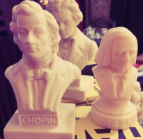 3 musician statuettes